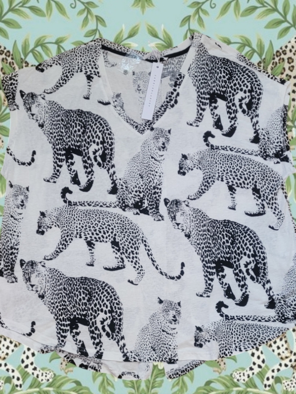 Jane + Delancey Ladies Black & White Leopard Print Pullover Top